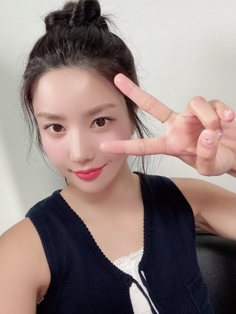 KWONEUNBI's tweet photo. [💡] #루비 여러분!
잠시 후 PM 8:30 ENA #시골에간도시Z
#은비 가 출연합니다.

은뱌 ,,, ₍ᐢ..ᐢ₎♡̷ ༘✩
귀엽다고 ,,, 아 느낌 좋다고 ,,, 🐰🖤

#권은비 #KWONEUNBI https://t.co/G7GwPsRBr6