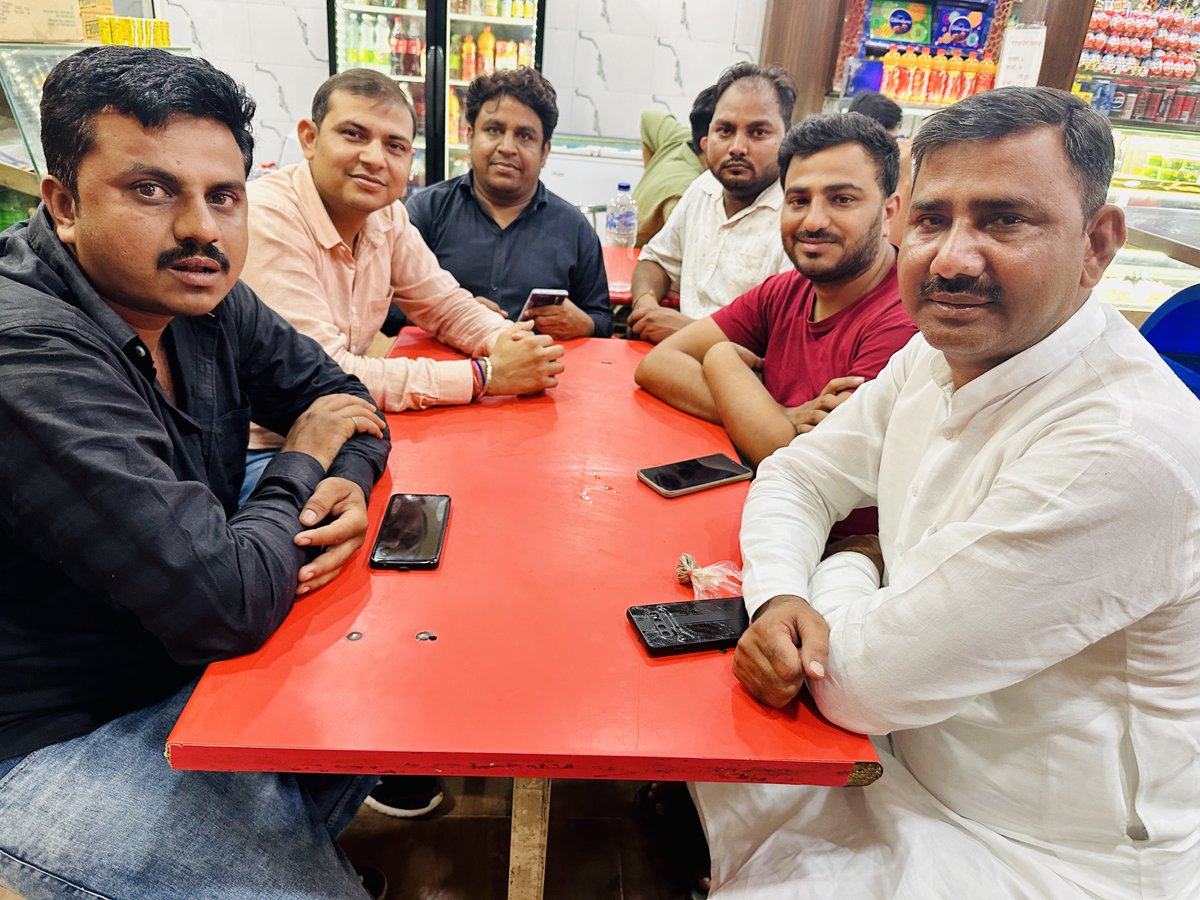 VishvenderAap's tweet photo. देश के तीन अलग अलग प्रदेशों (@AAPPunjab @AAPGujarat @AAPHaryana ) की टीम के साथ जहां पर मैने Aam Aadmi Party के सिपाही के रूप में काम किया, वहाँ की टीम के साथ कुछ पल @ArvindKejriwal @SandeepPathak04 @AamAadmiParty #TeamSP https://t.co/dcU4eh1Yti