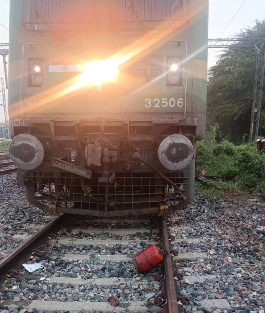 astitvam's tweet photo. It’s in Kanpur now. Something big they are planning. Either they will go for a massive train blast or just diverting us from something even bigger..😱 https://t.co/3XVYwnsUl1