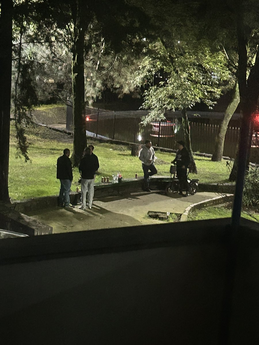 anaCmtz's tweet photo. @SSPCMexico @ALaMagdalenaC @UCS_GCDMX @vidaenlaui esta actividad alcohólica peleonera de cada fin de semana y aunque llene el buzón del #911 ni una patrulla, además hacen del baño en cualquier lado https://t.co/Vl5Y6aV0Rq
