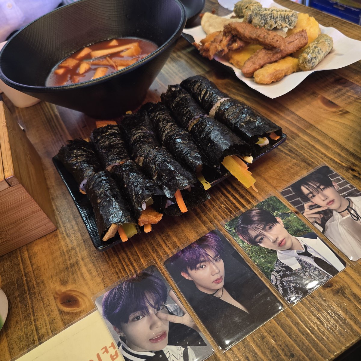 qpqp1432's tweet photo. 📍33떡뽁이 &amp; 꼬마김밥

건욱아 하오야 밥 5끼 먹어라

#밥건욱
#하오_늘도잘먹었다 https://t.co/l6kEOjaFfw