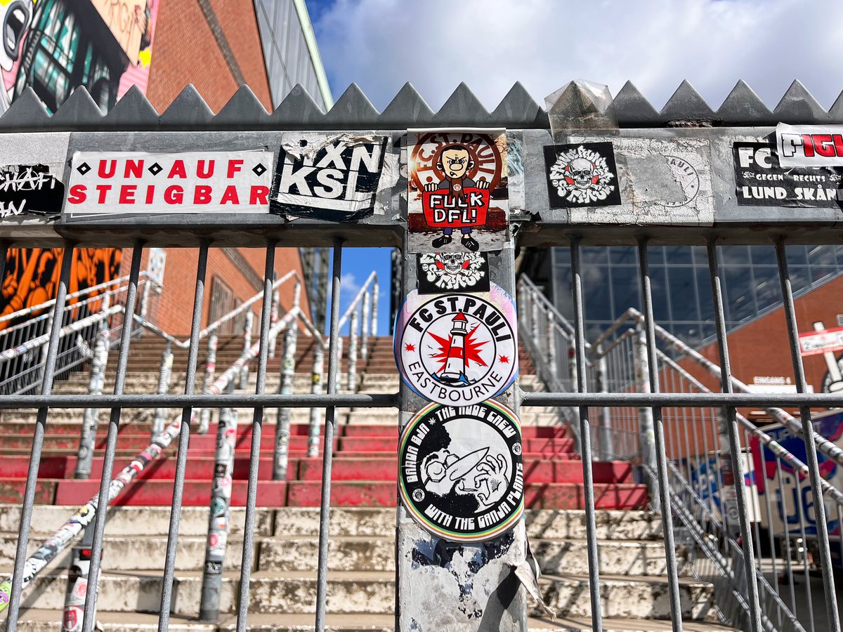 FCSPEastbourne's tweet photo. WAKE UP! ITS MATCHDAY!!
👊🏼🤎🤍❤️👊🏼

V @RBLeipzig 
Millerntor
KO 18:30pm (GMT)

Points on the board is all we ask for this evening! At home under the lights, an electric atmosphere, I can only sense one outcome…victory! 😎

#fcstpauli #fcsp #stpauli https://t.co/PafzM4OxAT