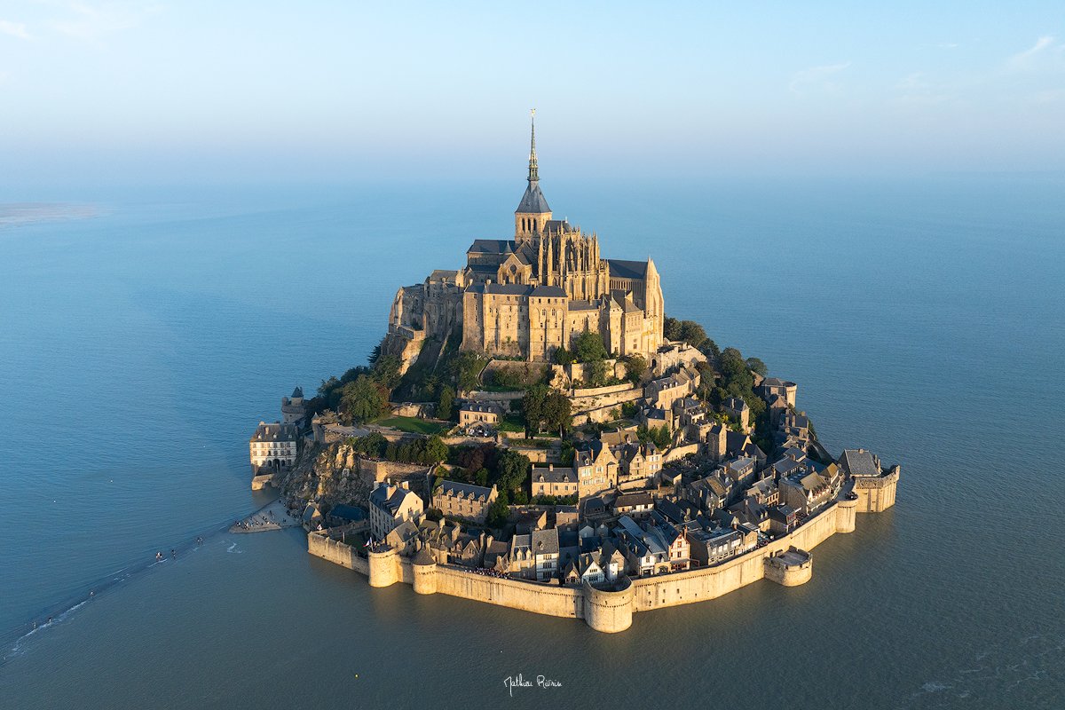 mathieurivrin's tweet image. 𝑳𝑬 𝑴𝑶𝑵𝑻 𝑹𝑬𝑫𝑬𝑽𝑰𝑬𝑵𝑻 𝑼𝑵 𝑰𝑳𝑬 - Grandes Marées d’Équinoxe
Les calendriers 2025 sont désormais disponibles sur mon site :  mathieurivrin.com
NB : Merci à toutes les personnes de la préfecture, du Mont Saint-Michel, de la sécurité du site, de la DSAC, de la…
