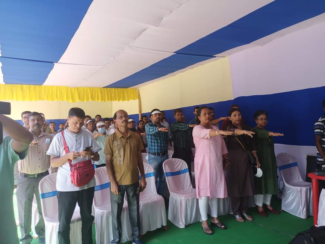 nhm_tripura's tweet photo. Observance of ‘Swachhata Hi Sewa’ (SHS) &amp;‘Ek Ped Maa Ke Naam’ Campaign held at NHM State Ofice on 22.09,24 in presence of Secretory, Health &amp; FW, GoT, MD-NHM &amp; other dignitaries. Swachhata Pledge taken followed by tree plantation
@PMOIndia @tripura_cmo @JKSinhaIAS @kirangitteias https://t.co/CbwithwPSx