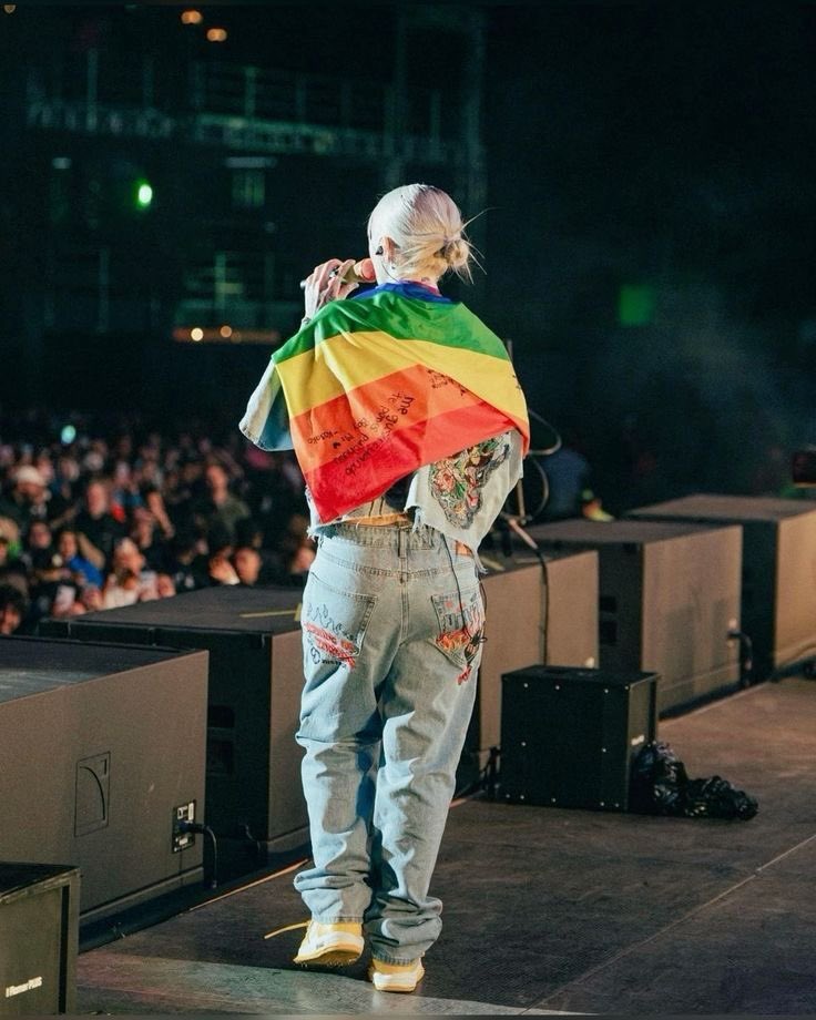 att. max - !💌 tweet media