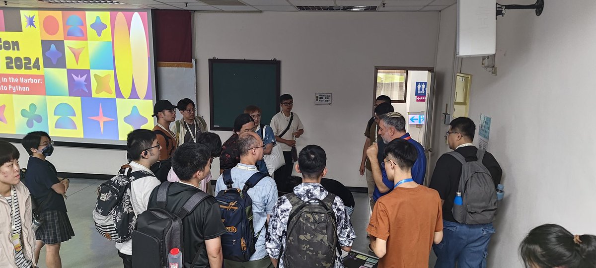 iqbalabd's tweet image. After @reuvenmlerner &apos;s talk at #pycontw2024 someone said &quot;I have a circular import I can show you&quot; and looked at the crowd that gathered.