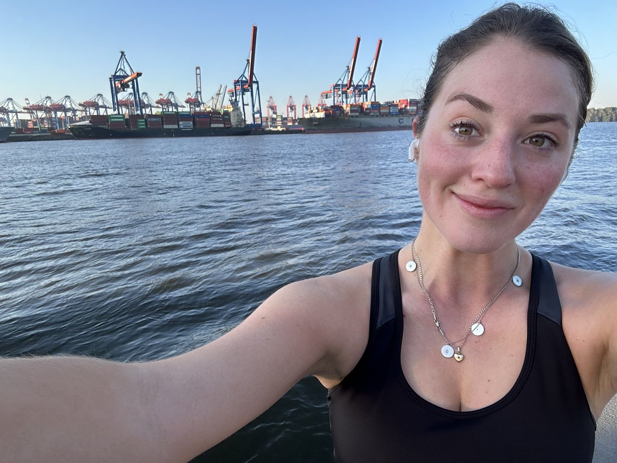 CNathusius's tweet photo. Jogge gerade in Hamburg Othmarschen. Hier sind bisher keine Folgen illegaler Migration sichtbar. https://t.co/rsnMwLcoil