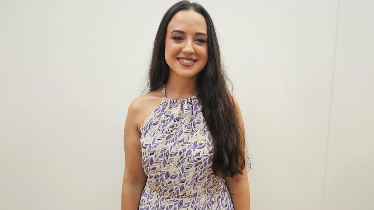 Una fallera con el encanto de ser fiel a sus orígenes dlvr.it/TDXMc1 ( vía <a href="/FallasLevante/">Fallas Levante</a> )