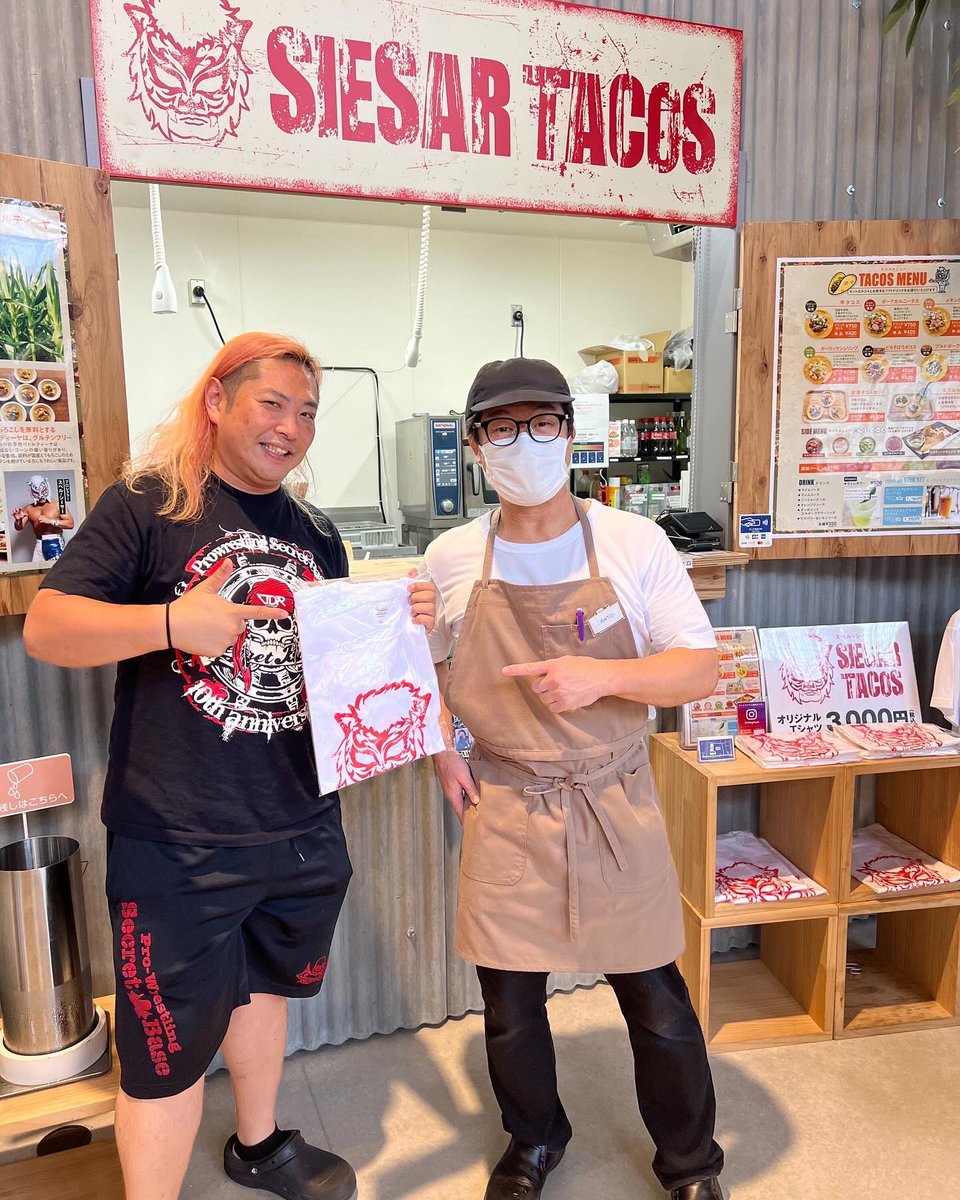 octopus9ball's tweet photo. 大阪の前に神戸へ!
#NATURESTUDIO にある #シーサータコス でランチ!
今回は牛タコスにポークカルニタスをチョイス!
美味しかったです!
#SAITO さんとも会えました!
お忙しい中ありがとうございました!! https://t.co/1NJrt4tK7K