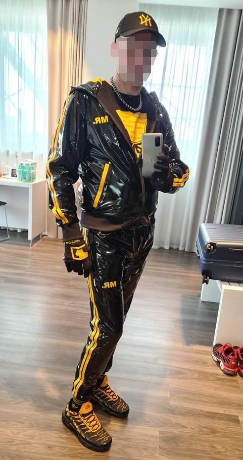 Scally lad all shiny black and yellow in <a href="/MrRiegillio/">MR. Riegillio</a> tracksuit.
#gayfetish #gaysneax #gayslave #gaymaster #pvc #sneakerfetish