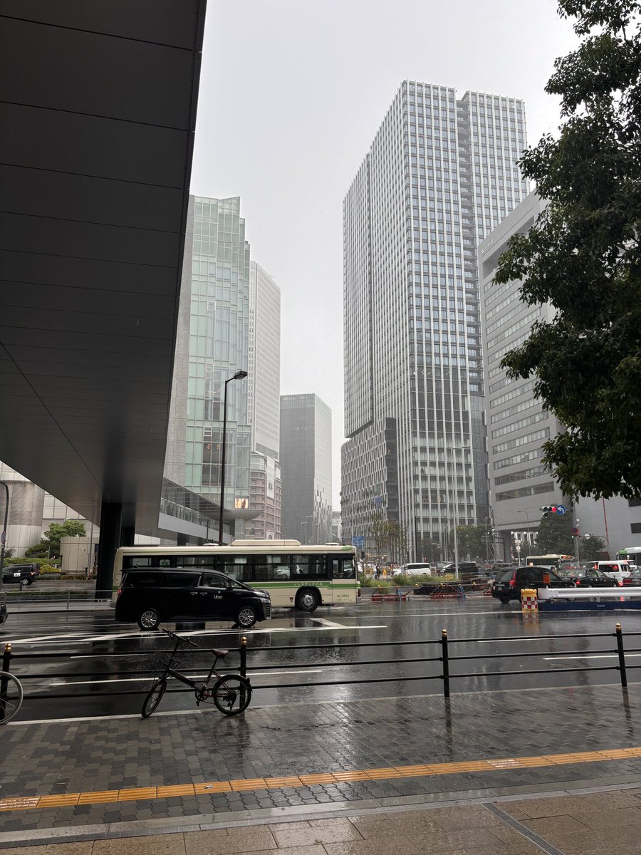 shirotamasahiko's tweet photo. 野田地図　正三角関係
49日目

久々の雨。おかげで少し
涼しくなりました。
お足元の悪いところ
恐縮ですが、
MBS Skyシアターでお待ちしてます。

あと22回　大阪はあと18回
（直前の投稿、間違ってました。
すいません） https://t.co/rpcQ5E0oaQ