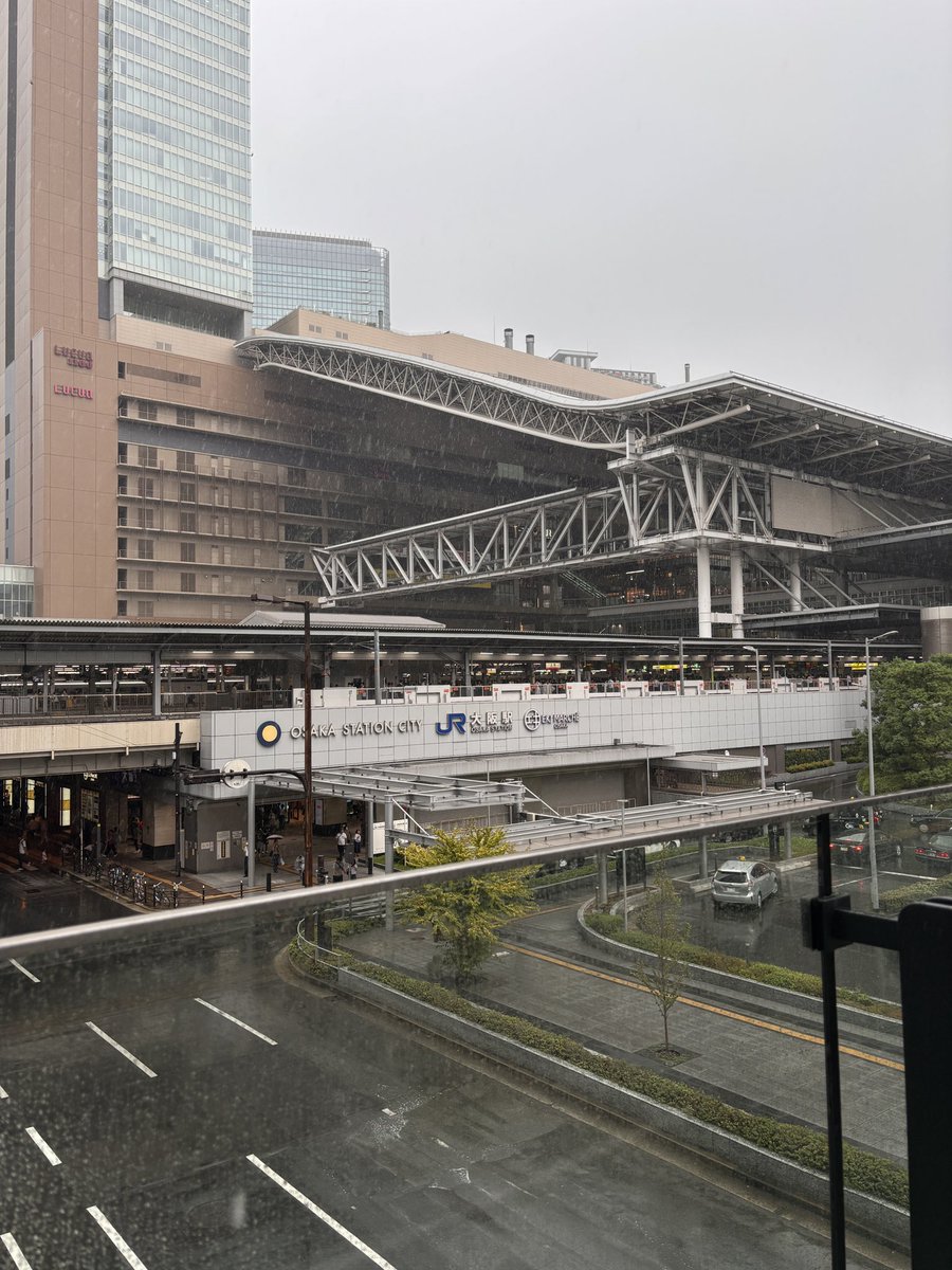 shirotamasahiko's tweet photo. 野田地図　正三角関係
49日目

久々の雨。おかげで少し
涼しくなりました。
お足元の悪いところ
恐縮ですが、
MBS Skyシアターでお待ちしてます。

あと22回　大阪はあと18回
（直前の投稿、間違ってました。
すいません） https://t.co/rpcQ5E0oaQ