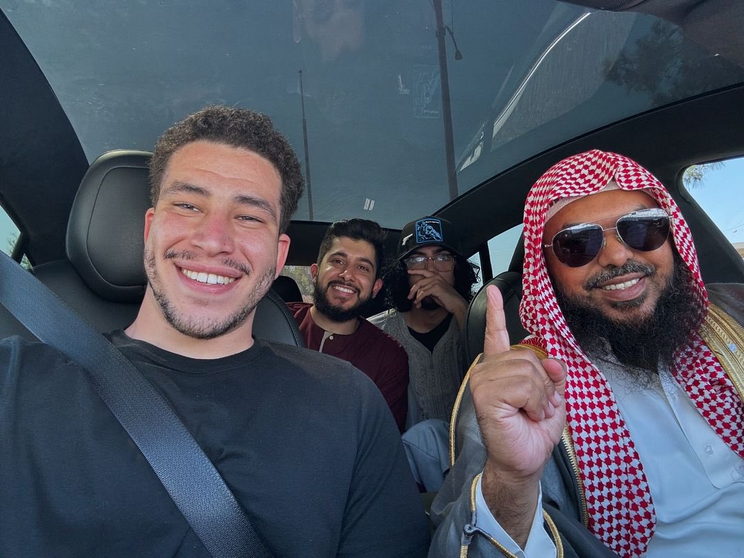 gemshaykhuthman's tweet photo. #ShaykhUthman generously hosted @cTheAnsariPodcast in San Diego! Beautiful roadtrip over and an amazing time filming episodes on the pope, Quran History, Evolution, UK vs. US Muslims and more!
#onemessagefoundation https://t.co/6FBu0YHlXN