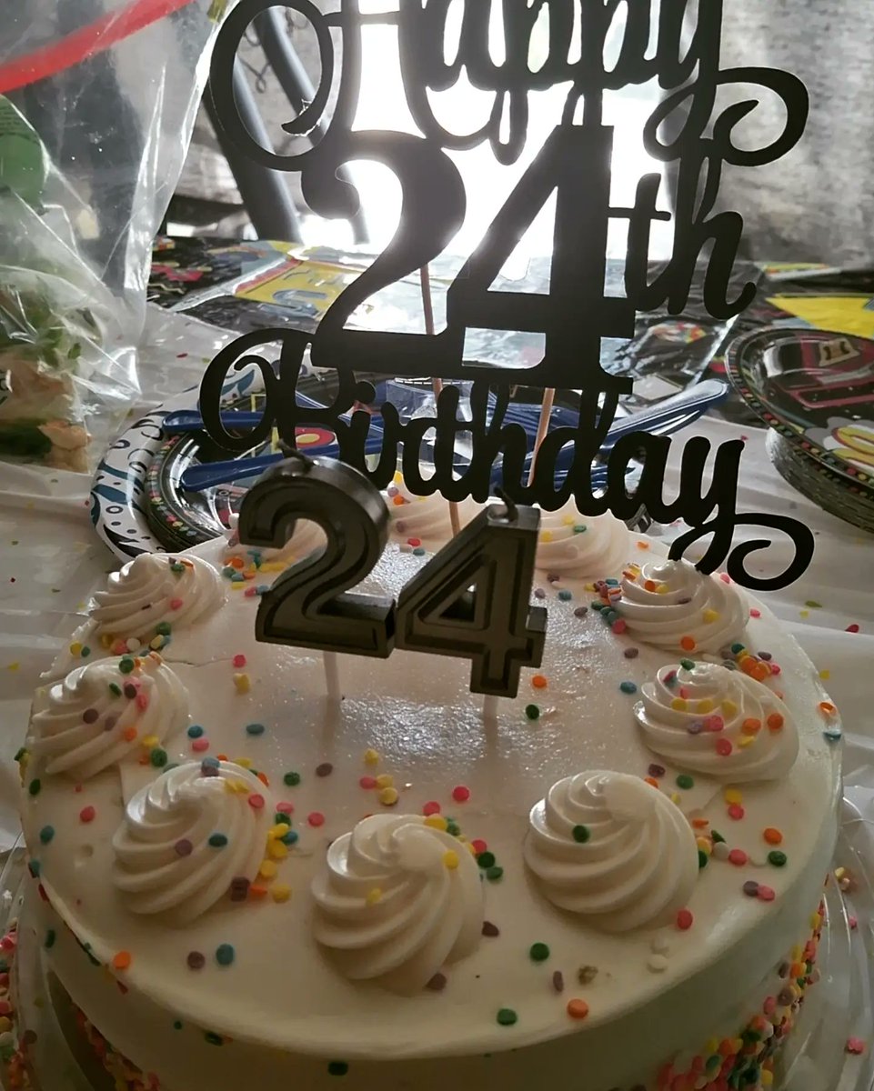 alphawolf919's tweet photo. Lived to see 24🎉💙🖤 (my birthday was Thursday lol) https://t.co/NOgPfTOmNt