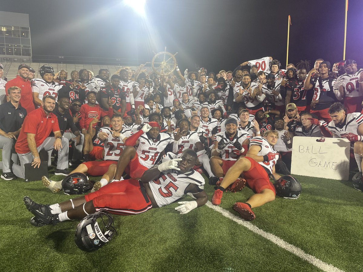 LukeRandleTV's tweet photo. It’s coming home to Cape Girardeau!! No. 21 #SEMO upsets No. 7 Southern Illinois to win the War for the Wheel, 38-21. https://t.co/JQnfnIi3p6