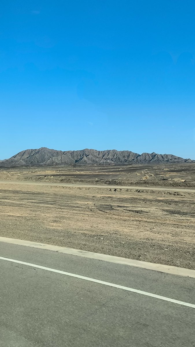 ihenan_'s tweet photo. #Yardang landform in the #desert! See these oddly-shaped #rocks? Carved by nothing but wind and water! Some look like castles, others like alien things👽
#nature #NatureHeals #amazing #land #Dunhuang #Gansu #Geopark #UNESCO https://t.co/xgLduO6vo0