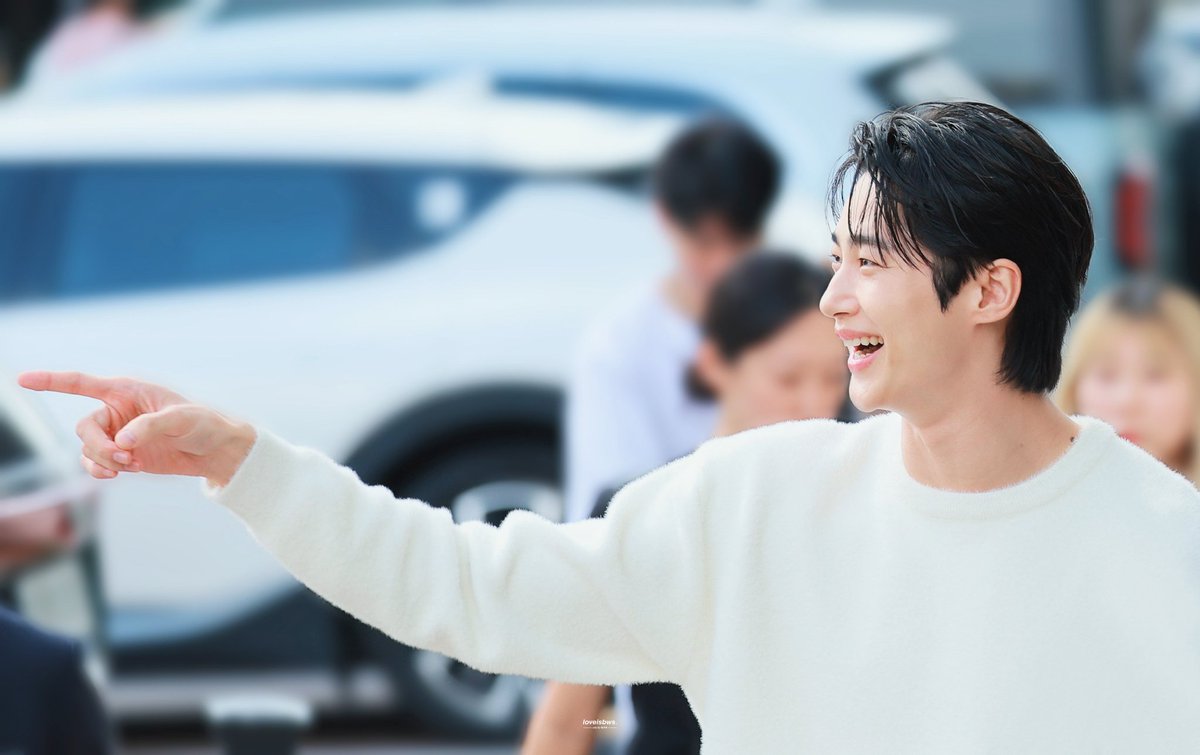 loveisbws's tweet photo. 240909 #변우석 #ByeonWooSeok

🤍 https://t.co/tlAEVc1xyl