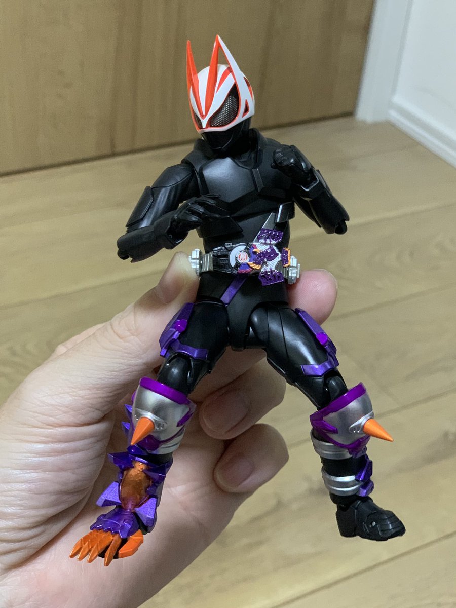 ELS00QANT1's tweet photo. 待ちに待ったS.H.Figuarts ギーツ ゾンビフォーム（下半身）！
ギーツのアクションが最高にかっこよかった第3話を観て惚れたフォーム。バッファ フィーバーゾンビフォームを多々買いして実現。 https://t.co/HJJqH6nt79