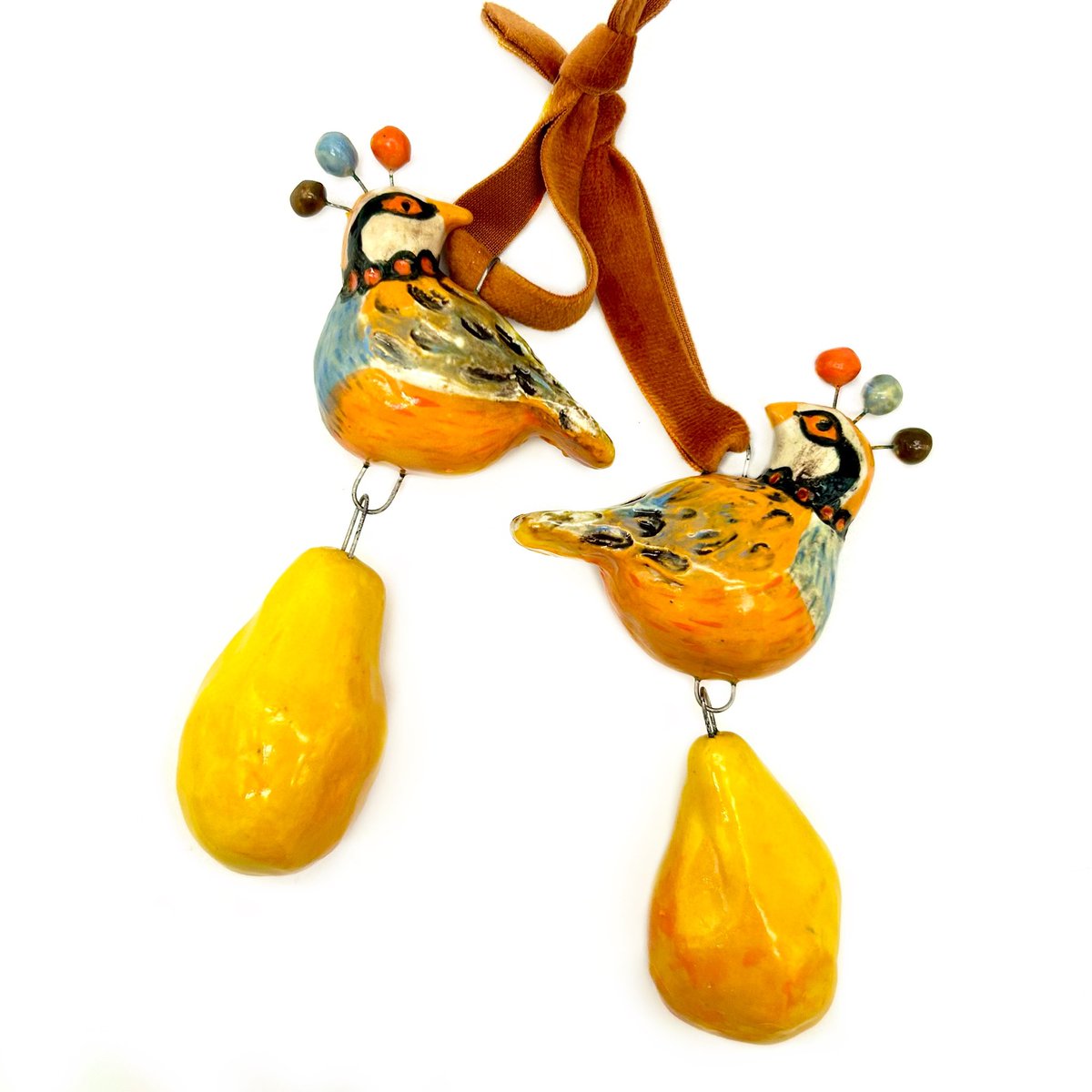 ZenCatPottery's tweet photo. Christmas Ornaments https://t.co/7rB4fl0TDG 
#partridgeornament #pearornament #12daysofchrisymas #stonewarepottery #handmadeceramics https://t.co/37Khs0YGsx