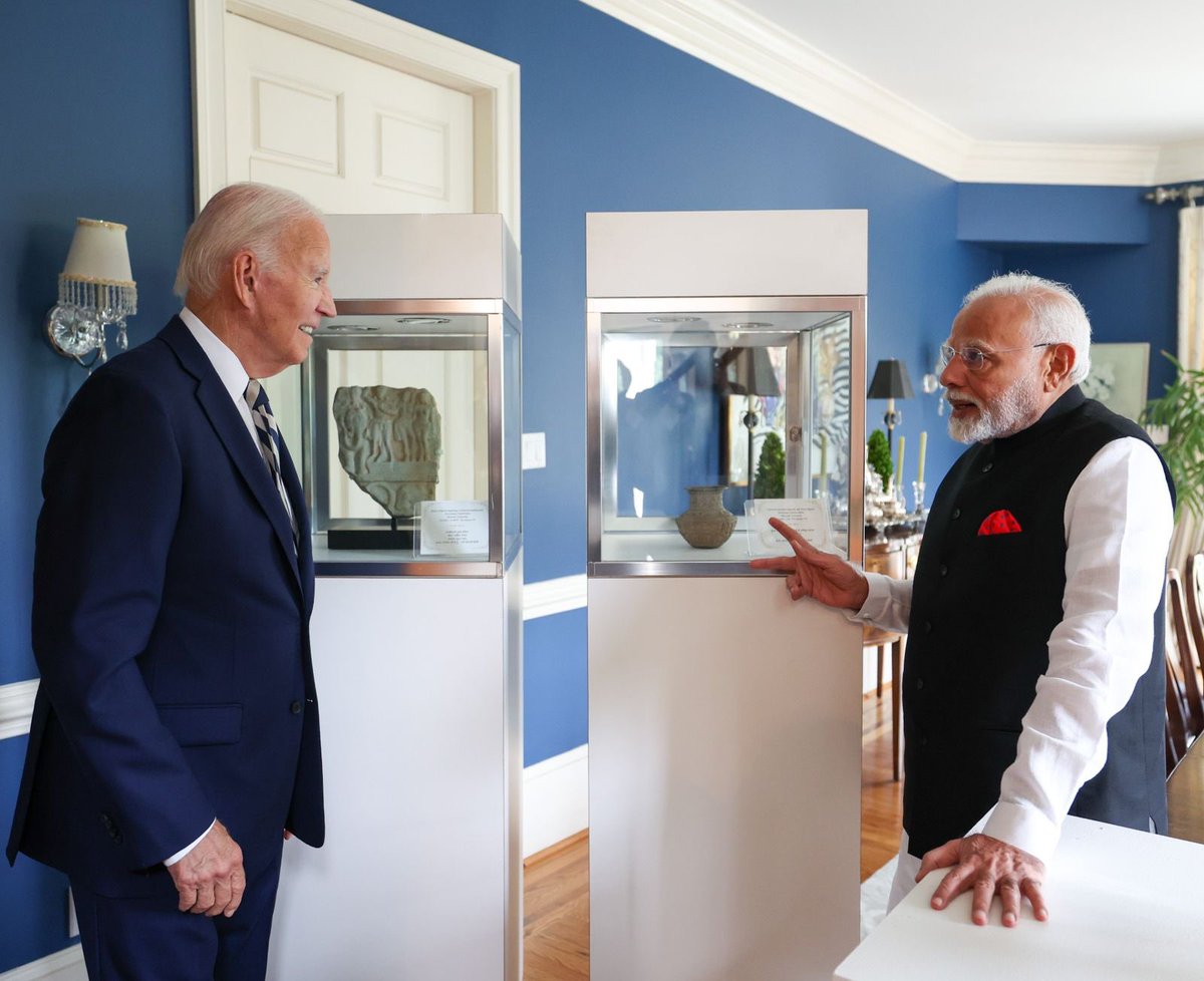 TheDailyMilap's tweet image. وزیر اعظم مودی کے دورے کے دوران امریکہ نے 297 نوادرات ہندوستان کے حوالے کر دیئے۔ 2014 سے اب تک امریکہ سے لوٹے گئے نوادرات کی کل تعداد 578 ہے۔

@PMOIndia @narendramodi @POTUS @JoeBiden #India #USA #ModiInAmerica