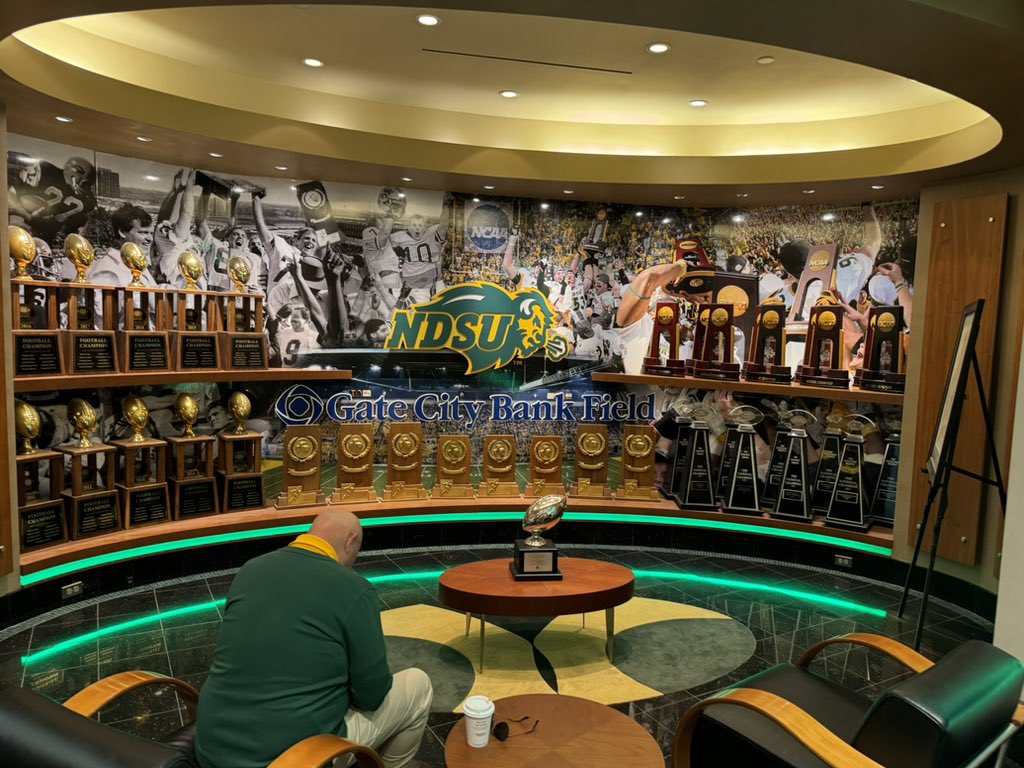 Kenton Mondeau 6’7 315 (2026) tweet media