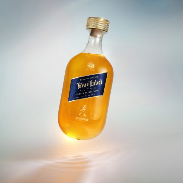 Johnnie Walker sheds 300 grams to make "world's lightest" glass whisky bottle dlvr.it/TDX8r1