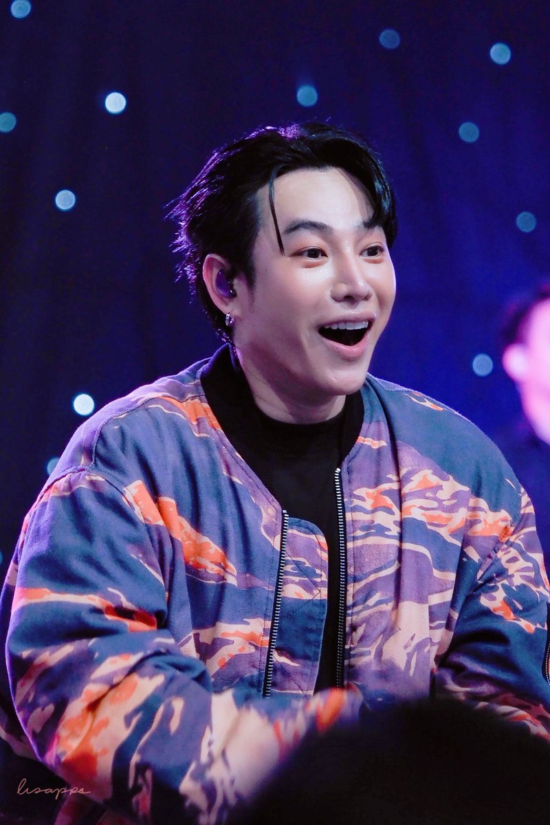 LisaPP6's tweet photo. หน้าตาตอนเห็นน้องวุฒิในชุดครุย 🥹 

#เป๊กผลิตโชคxTATDNA
#เป๊กผลิตโชค #PeckPalitchoke
#palitgallery  #lisappxphoto https://t.co/0DNV5HGCDy