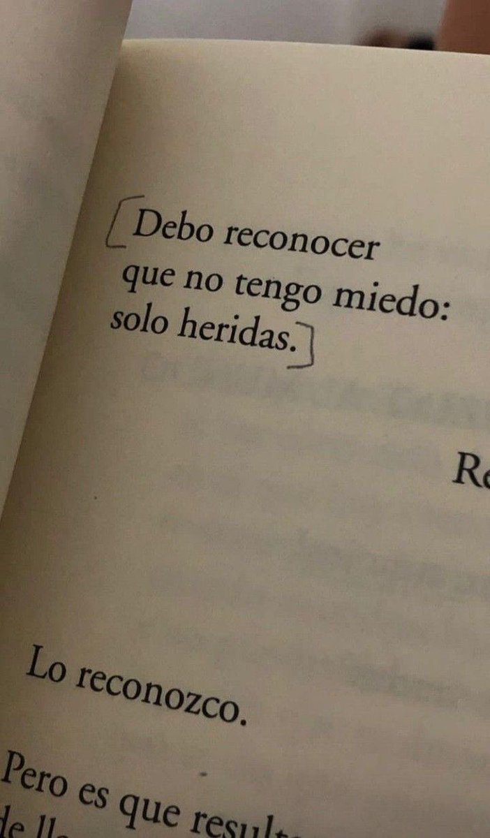 Cementedelibros's tweet photo. Qué difícil se vuelve confiar ❤️‍🩹
“Debo reconocer 
que no tengo miedo:
solo heridas.”
Libro: Adiós al frío 
Autor: @elvirasastre 
#cementeriodelibros https://t.co/XFC8WxwRvt