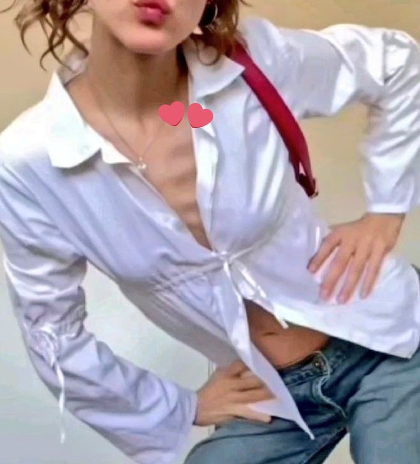 dasoool's tweet photo. Daría lo que fuera para que se me marquen así los huesos. https://t.co/llOMw98hj7