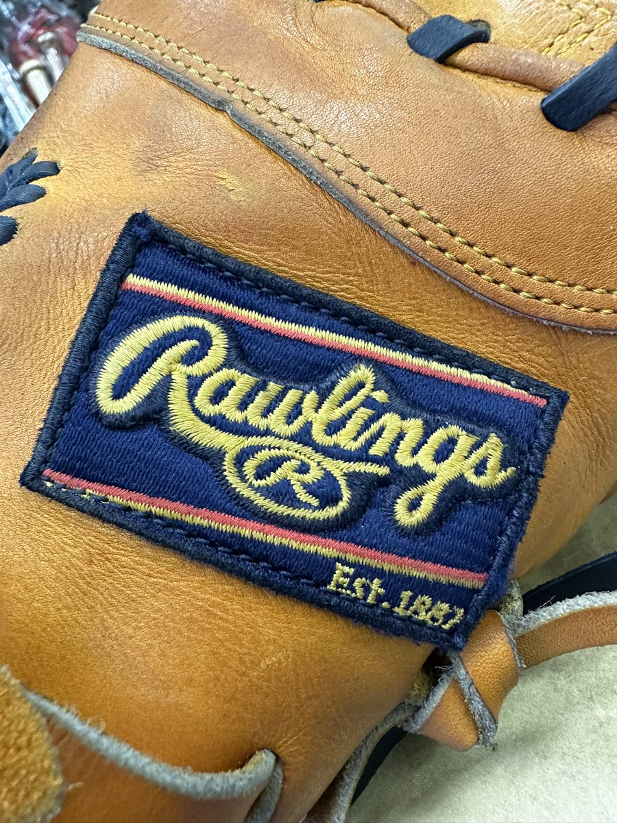 TKishihara's tweet photo. #ファーストミット #firstmitt #rawlings #ローリングス #winland #レストア #firstmittrepair #... https://t.co/sMpa3tirI0 @YouTubeより https://t.co/e3Uh3SNSqw