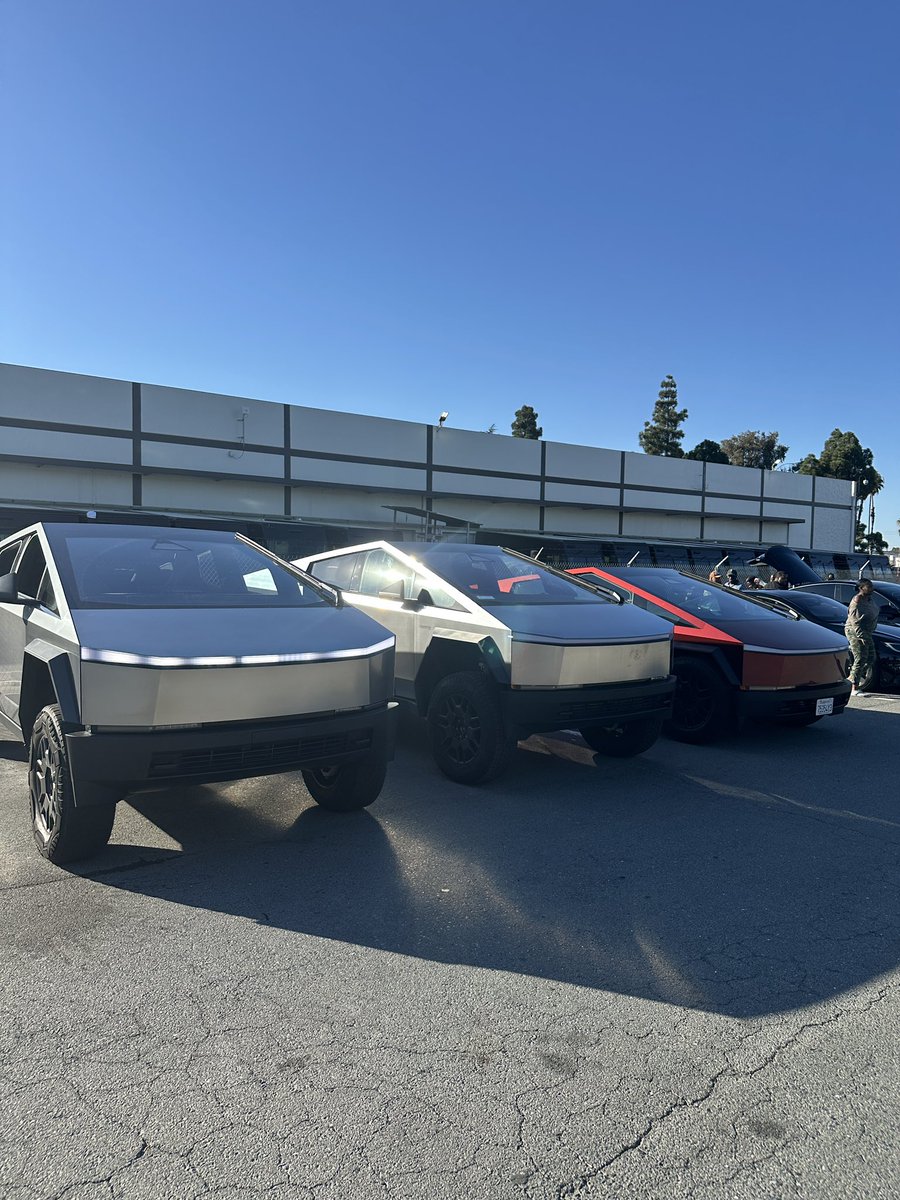 TeslaOwnersEBay's tweet image. Drive In movie night is always a smash hit. Cars &amp;amp; Community. We love doing it for the people, the mission and the fun. #HellaTeslas