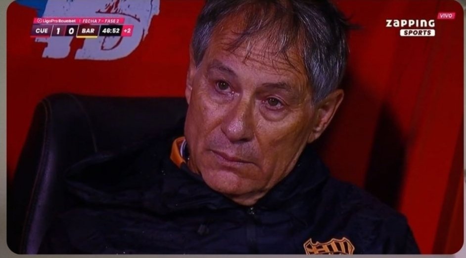 gerdany31's tweet photo. La cara del partido del ídolo en cuenca... Y pensar que este tipo lo puso a chocolatiar al equipo con par entrenos y ahora es un absoluto desastre, una 💩 atrás de otra 💩 y ni q hablar del prepotente de presi q nos manejamos https://t.co/Rah7sdKBL6
