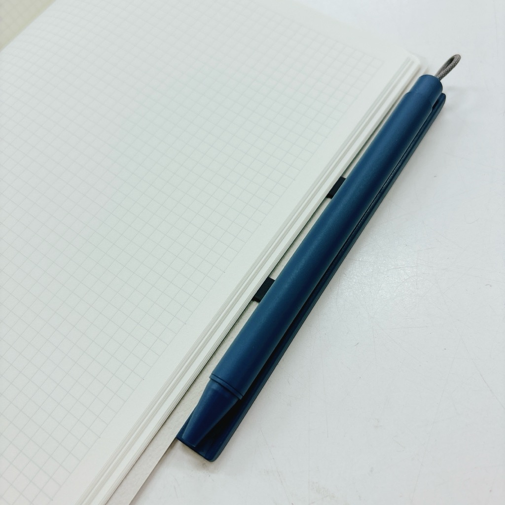 junkudo_niigata's tweet photo. 【1F文具売場】
ノートや手帳と一緒に #ゼブラ「#pitan」はいかがでしょうか📒
磁石でピタッとくっつく仕様でかさばらず持ち運びに便利です!シンプルなデザインなのでシーンを選ばずお使いいただけます。 https://t.co/GeF6K7BYWw