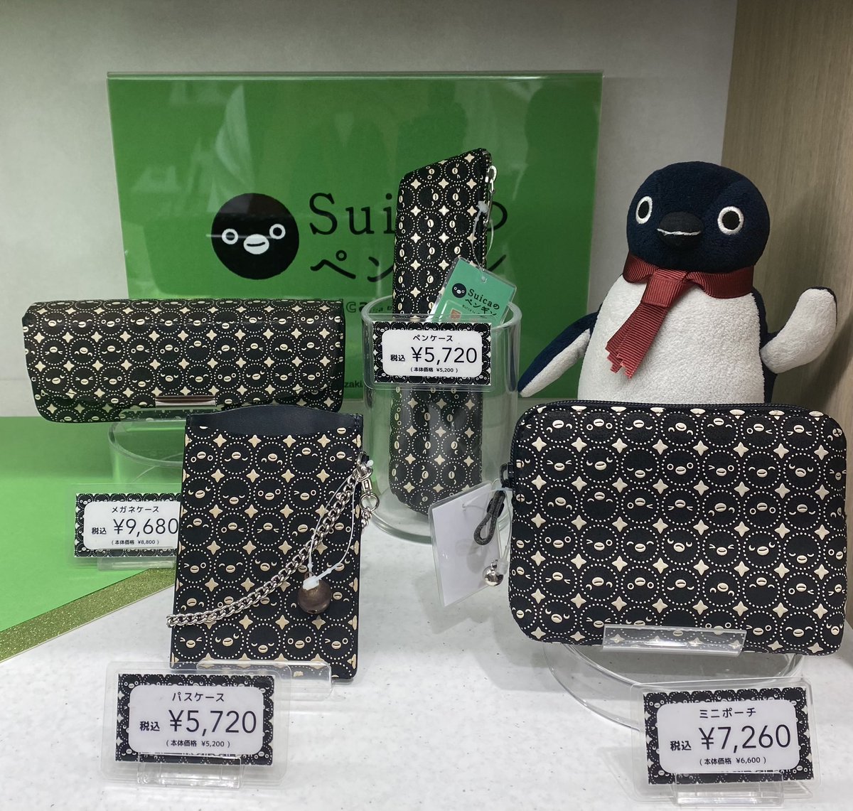 大変お待たせいたしました😌 Suicaのペンギンシリーズ🐧十色の黒革×白