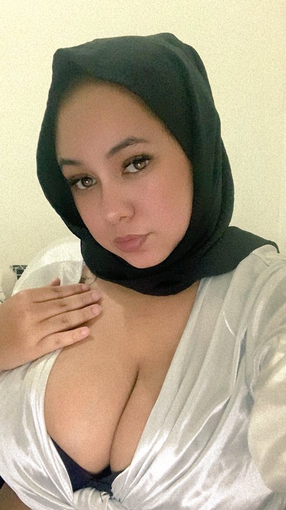 Hot or cute? 👄
<a href="/Syyedah1/">Muslim Beauties ☪️♥️</a>
