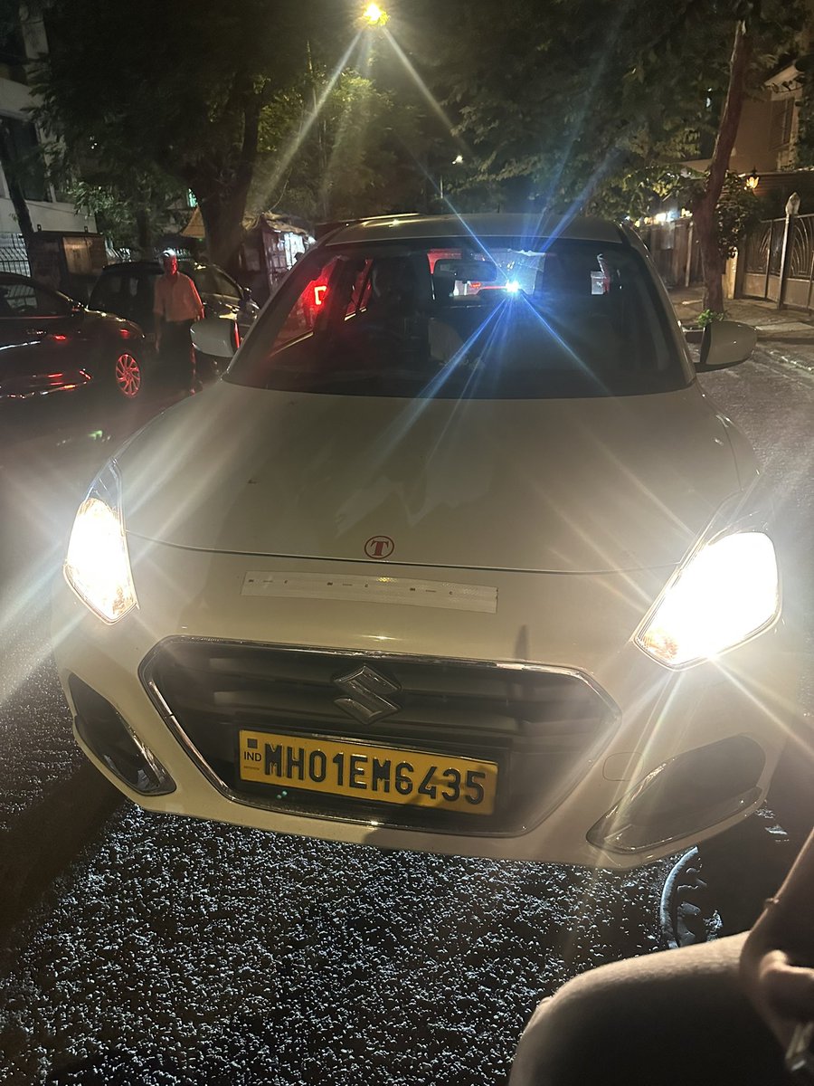 jenildchheda's tweet photo. @mumbaitraffic @MumbaiPolice 
This tourist driver harassing people and abusing female on road https://t.co/PSdmriG4gP