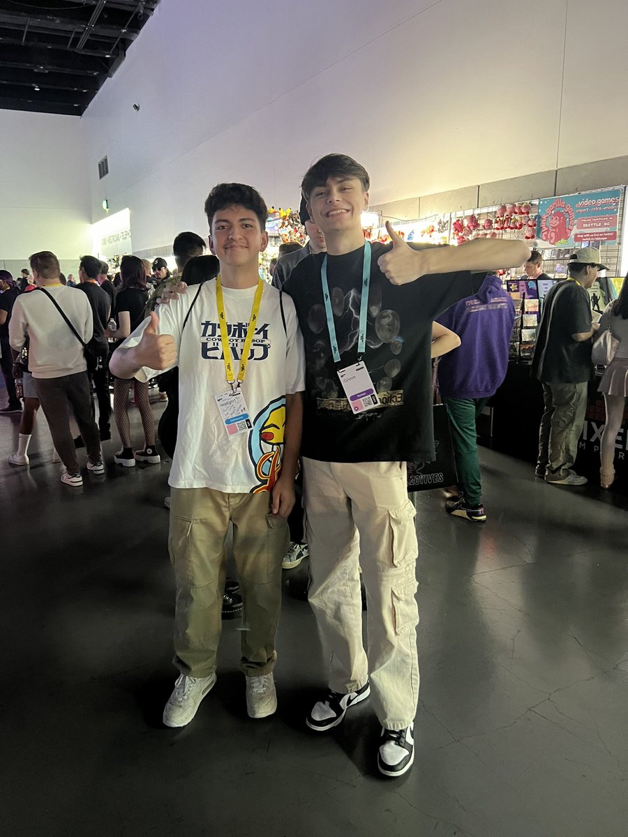 applightt's tweet photo. met some pretty epic people at twitch con :o https://t.co/8dZCRjGuj1