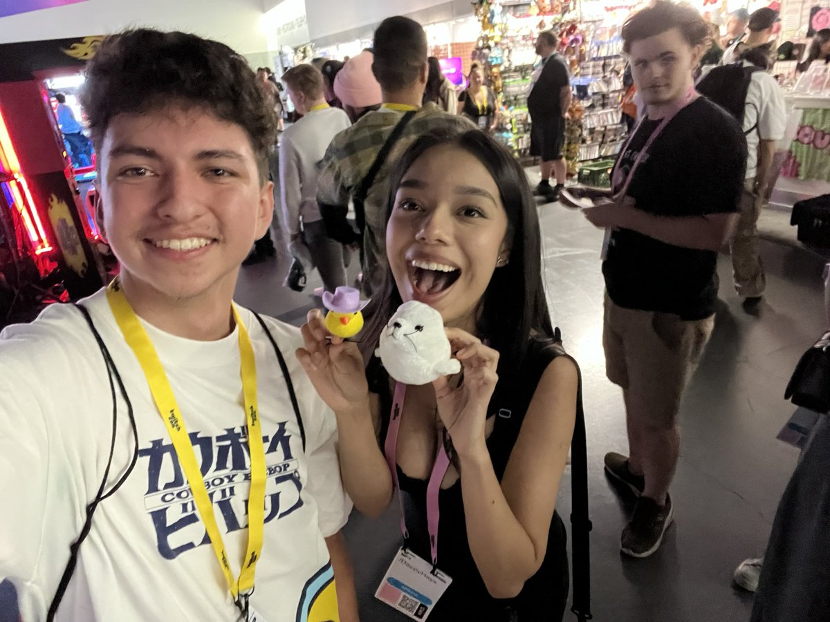 applightt's tweet photo. met some pretty epic people at twitch con :o https://t.co/8dZCRjGuj1