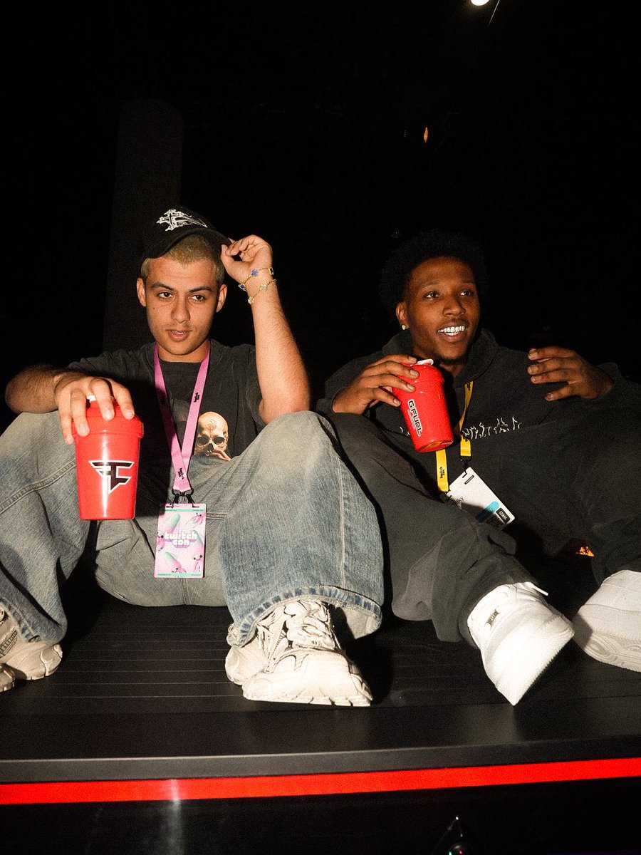 izzycreatezz's tweet image. Twitchcon2024