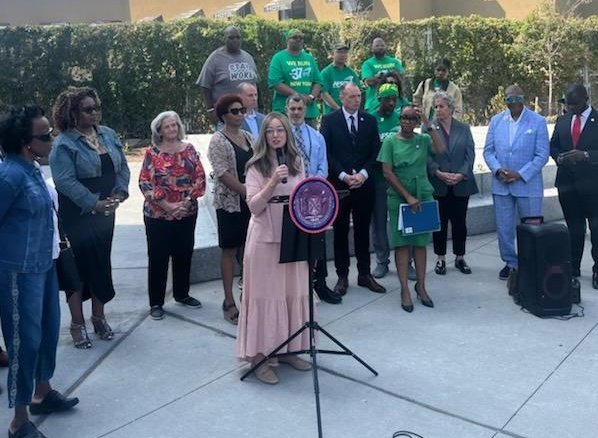 Dealallison's tweet photo. At the Trauma Center Budget &amp; Rally Celebration. Proud to be a part of the Far Rockaway Trauma &amp; Healthcare Access Taskforce
@GovKathyHochul we need a Trauma Center level 1 or 2 in the Rockaways https://t.co/okcEUJjqjg