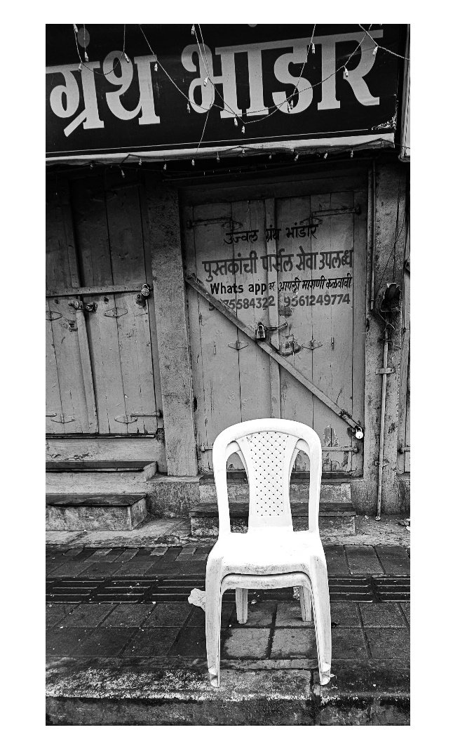 OmkarsClicks's tweet image. Reading is good for the mind.
But...

#symbolic
#theme_pic_India_streets