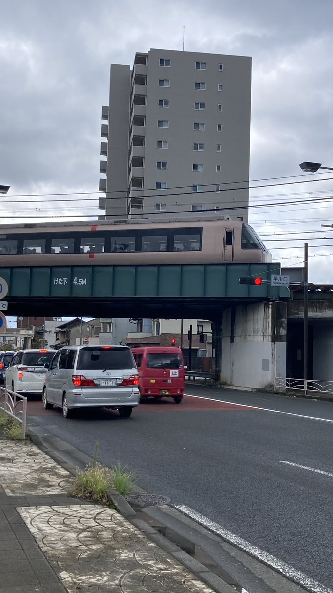 箱根登山鉄道　運転見合わせ中。
小田原駅-箱根板橋間でロマンスカー止まってます。
#箱根登山線