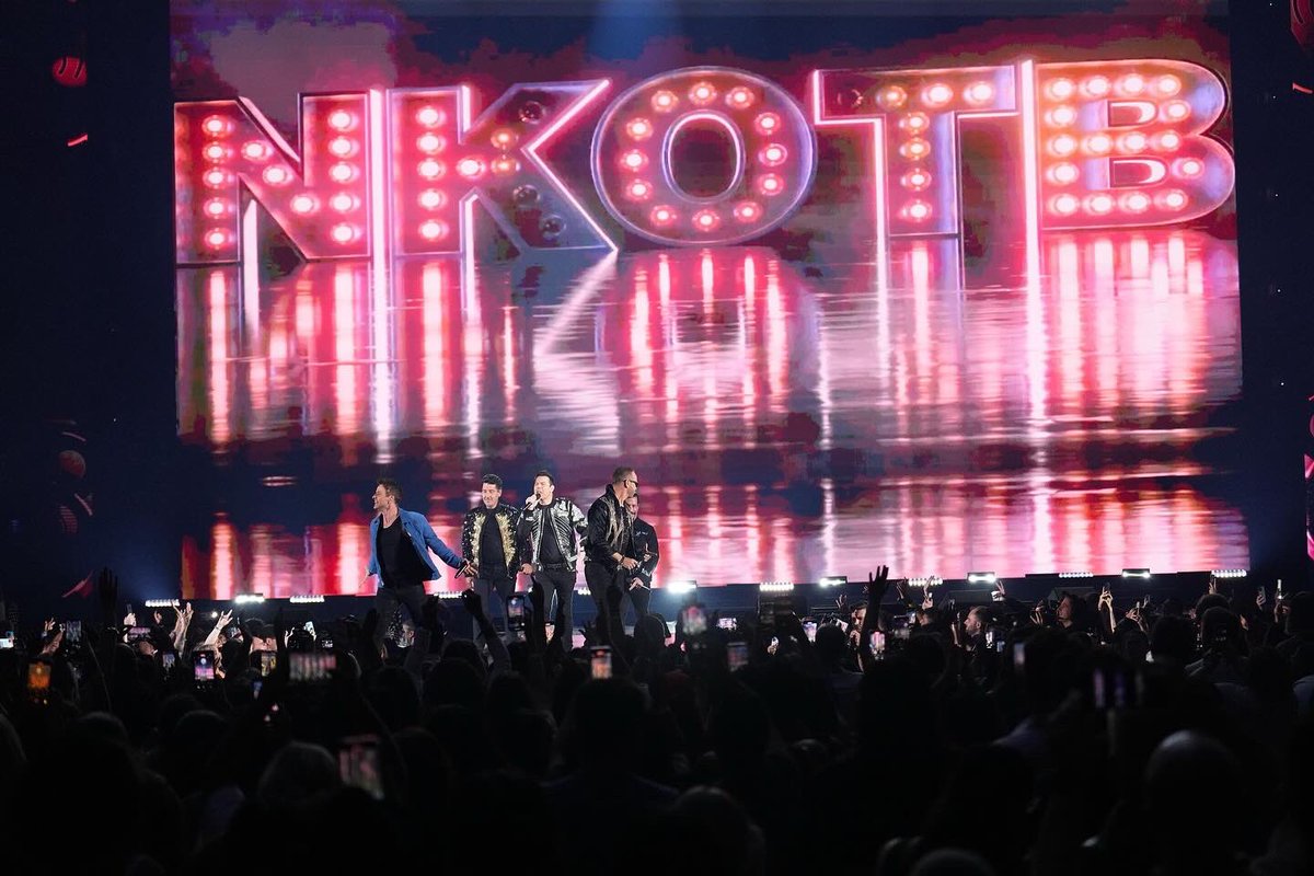 T-Mobile Arena tweet media