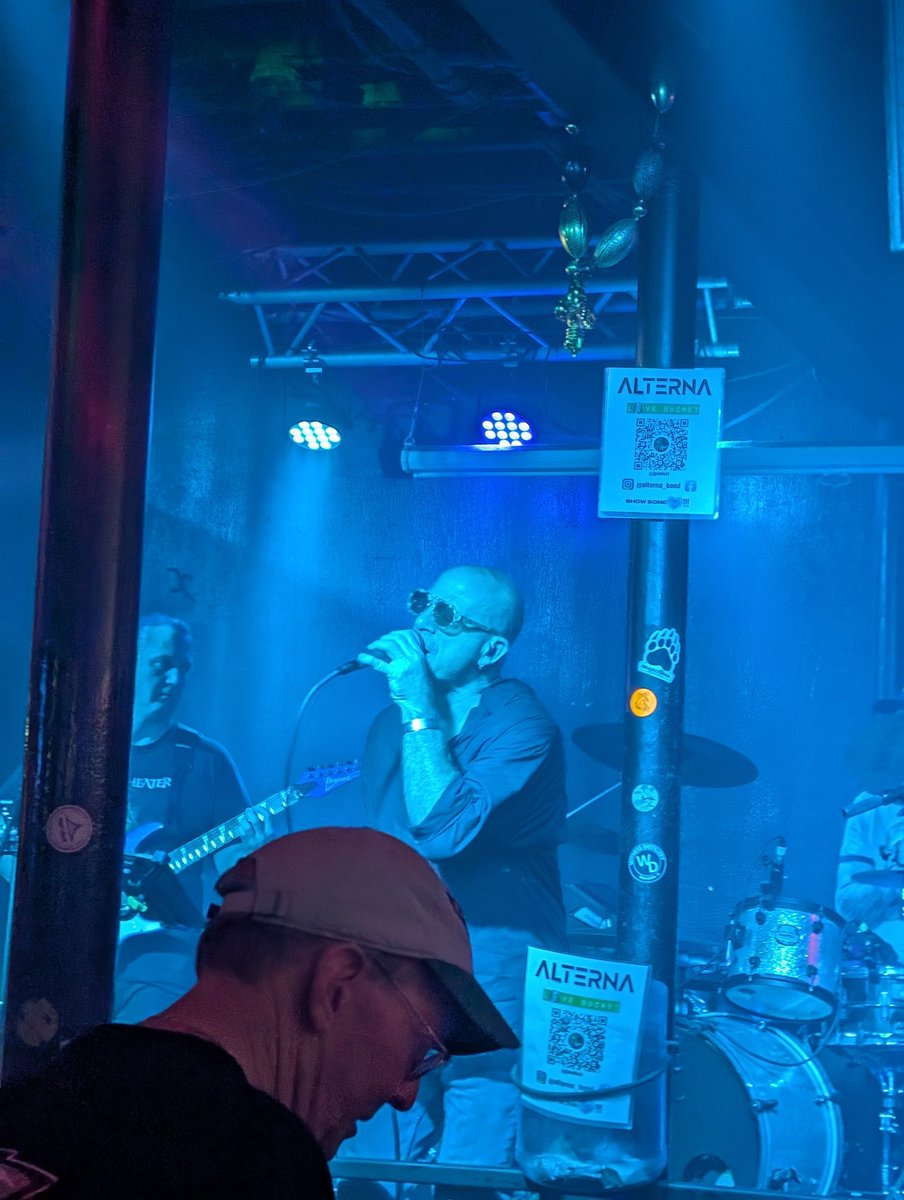 SuperLarz tweet media