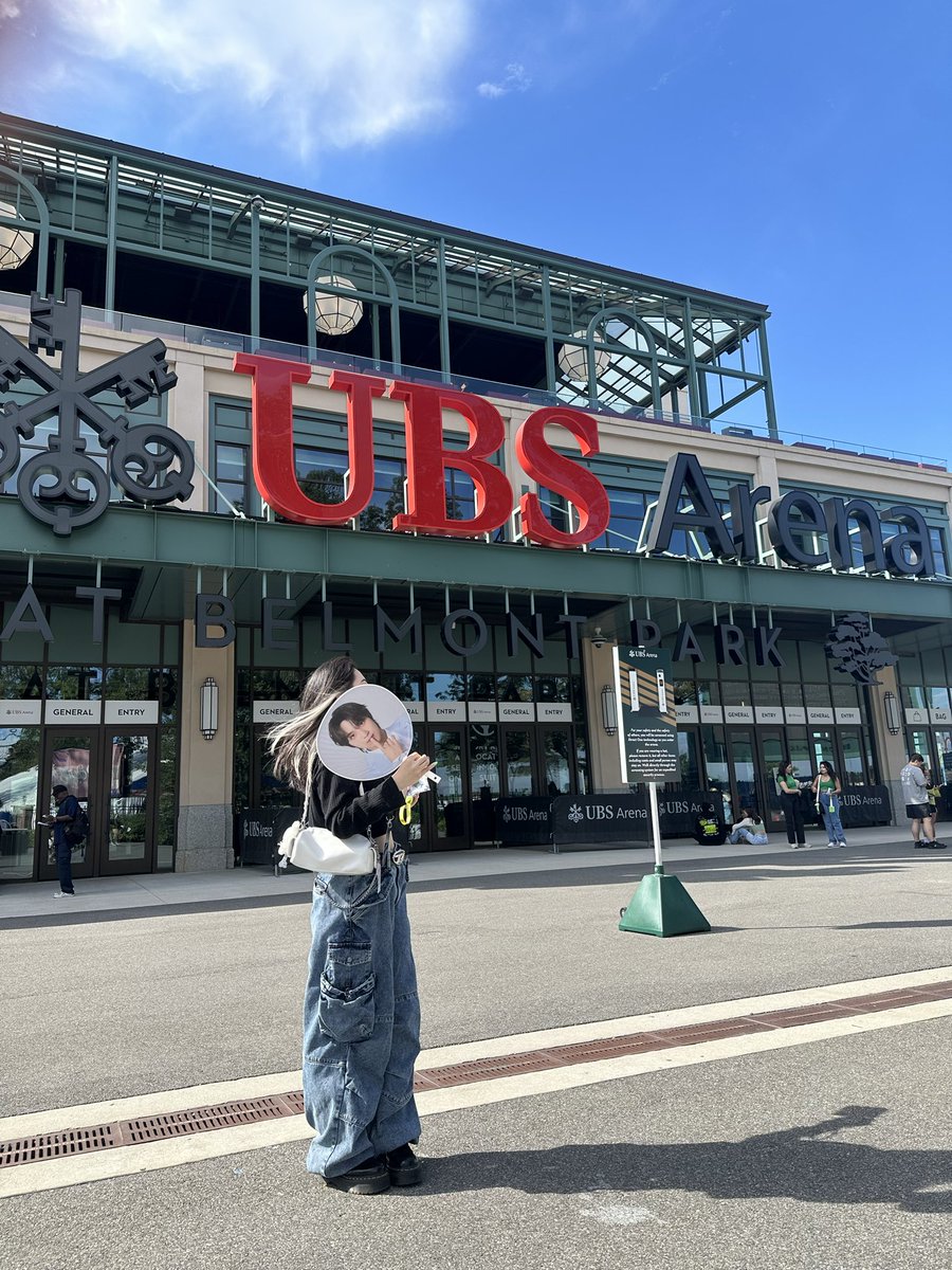 haebubw's tweet photo. New York… u were SO FUNNN!! best way to end my tds3 lil tour this year. Also was so nice to see everyone and also ty if you came to me to get a freebie!! 💚 https://t.co/oyA7FRCV9q