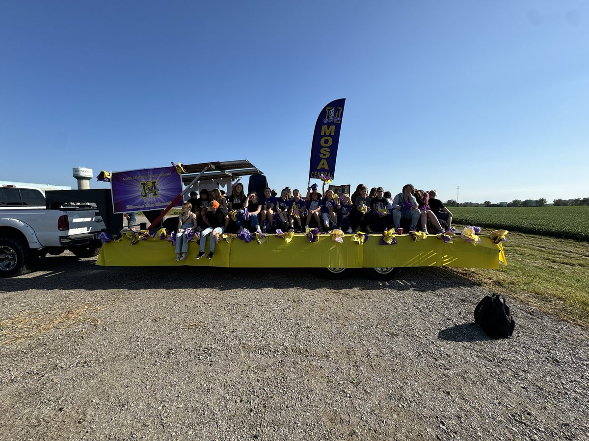 Lianne_Rood's tweet photo. It was a beautiful morning to celebrate #cdnag at the #Glencoe parade.
Thank you to all the volunteers who made the Glencoe Fall Fair such a success. #LKM #TeamRood https://t.co/CxtHi7r5el