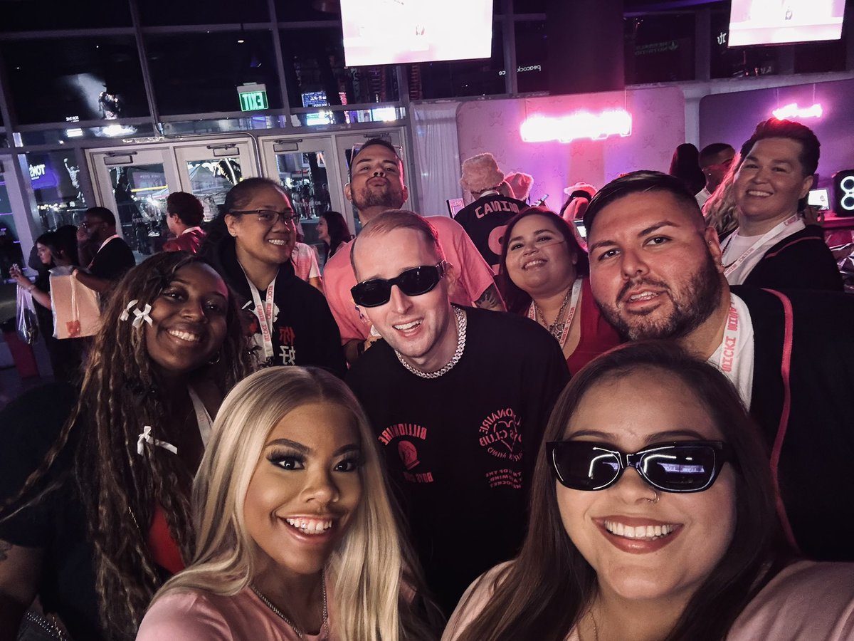 Suhlenaa_'s tweet image. TMLA outcheaaaa 💖
@NICKIMINAJ