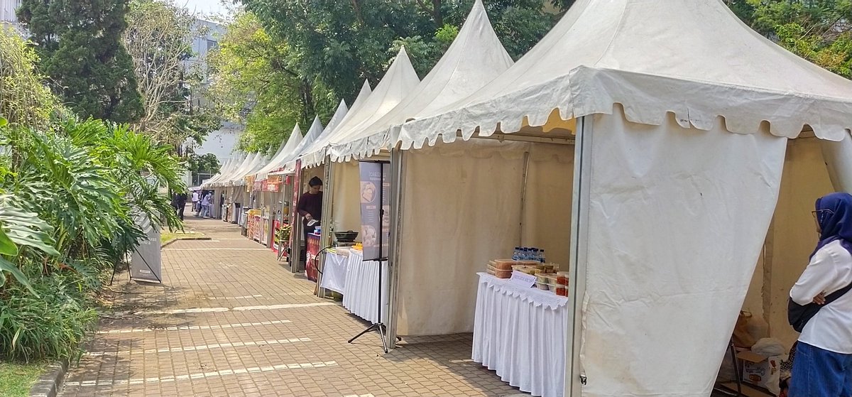 tec_festival's tweet photo. Ada bazaar di seberang CAS, yuk jajan jajan gemass!! 😋🫰💥 https://t.co/9uB2UE36lD