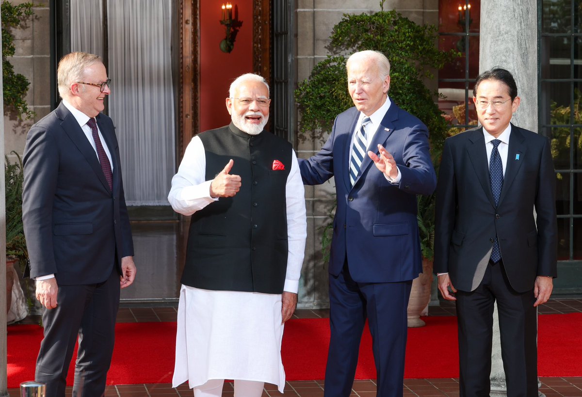 Detractor_X's tweet photo. Quad
नेताओं ने जारी किया संयुक्त बयान, दक्षिण चीन सागर में डराने-धमकाने वाले युद्धाभ्यासों पर जताई गंभीर चिंता!
खुला इंडो-पैसिफिक हमारी साझा प्राथमिकता है: पीएम मोदी
#QuadSummit #Quadcast2 #quadleader #PMModiUSAVisit https://t.co/2ZDfLrMOkA