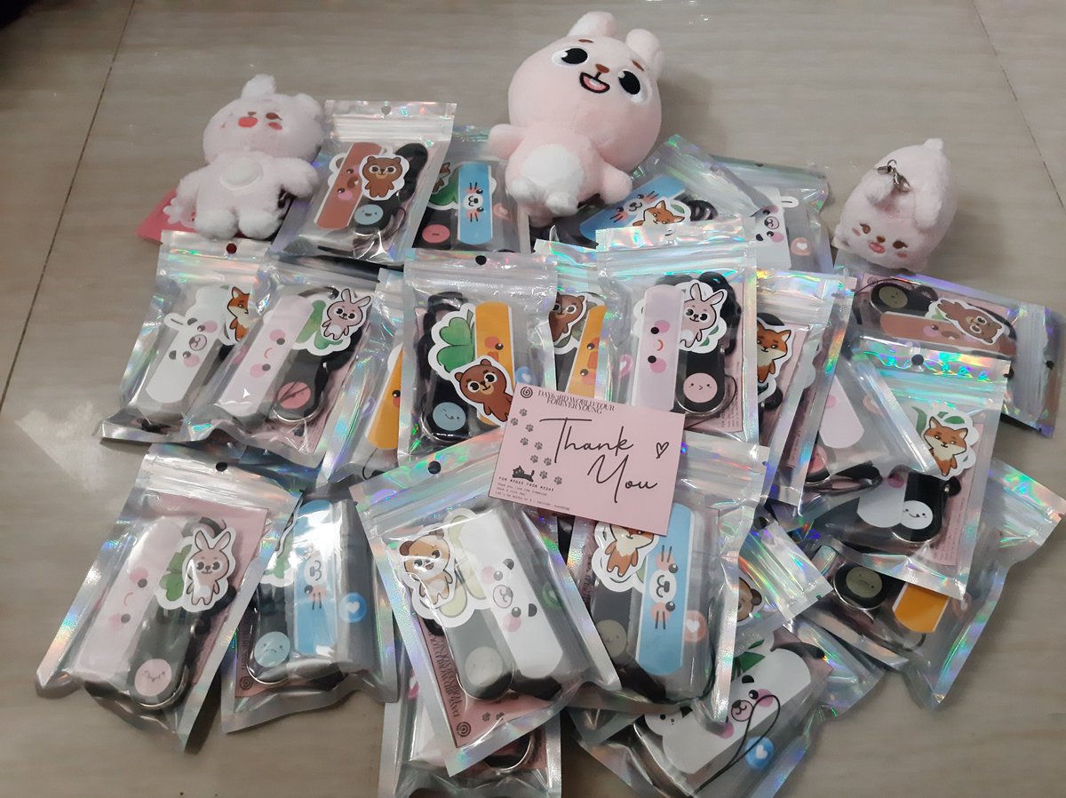 kuceengg's tweet photo. Ada yg mau freebies ini gak? Takut flop, jadi ga terlalu banyak :(
Please jgn dibuang ya kalo dapet 🥲 

🍀 lanyard HP
🍀 Sanitizer (⚠️ada alkoholnya)
🍀 Random band-aid
🍀 Clover Sticker
🍀 Random Denimalz Sticker

See you di WT Day6 Jakarta Day1 ya myday 👋🏻
ForMydayFromMyday 🍀 https://t.co/vJrtMQuo8J
